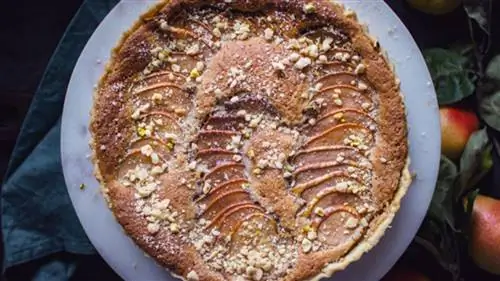 Грушевый пирог с ореховой начинкой