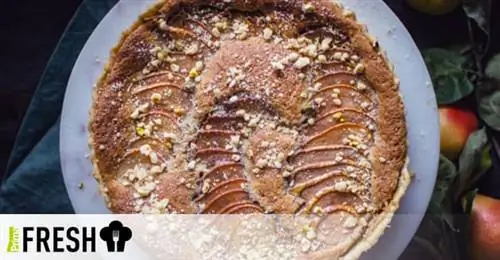 Грушевый пирог с ореховой начинкой