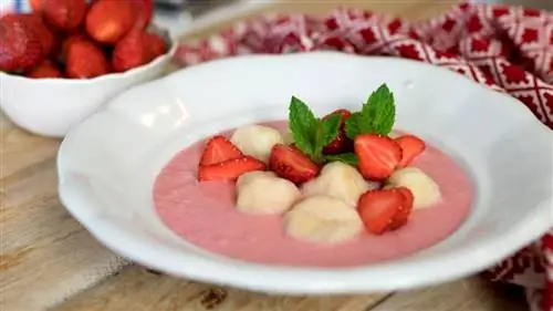 Сырники с клубничным соусом Сырники с клубничным соусом