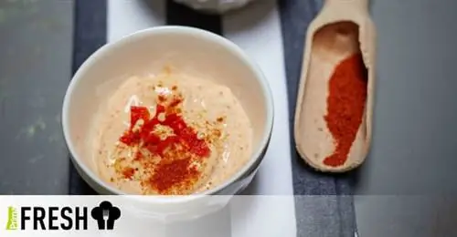 Пряный домашний майонез с пастой чили, айваром и куркумой