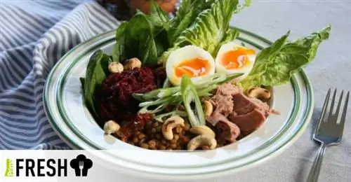 Пшеничный салат с тунцом и яйцом