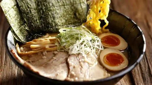 Специальный сёю рамен в ресторане Ramen Kazu