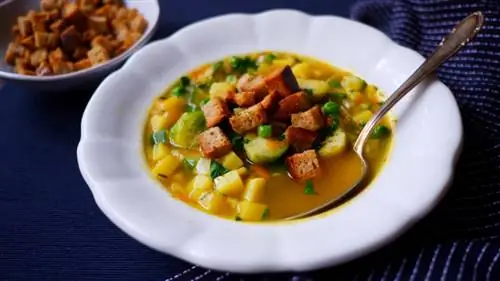Овощной суп с гренками