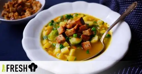 Овощной суп с гренками