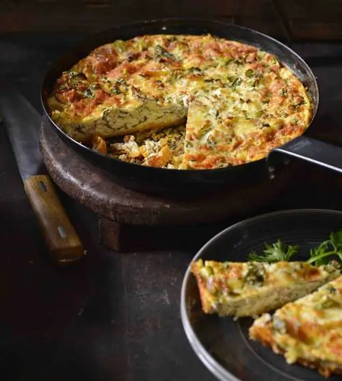 Киш из сладкого картофеля со шпинатом и беконом