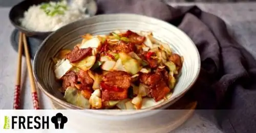 Свиная грудинка с пекинской капустой