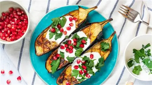 Семена граната придают свежий вкус и насыщенный цвет