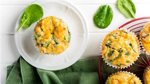 Пикантные маффины с брокколи и дикими травами