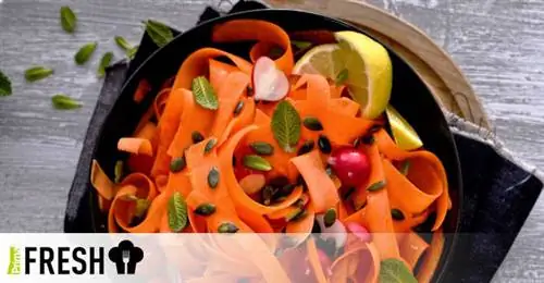 Морковный салат с редисом и восточным колоритом