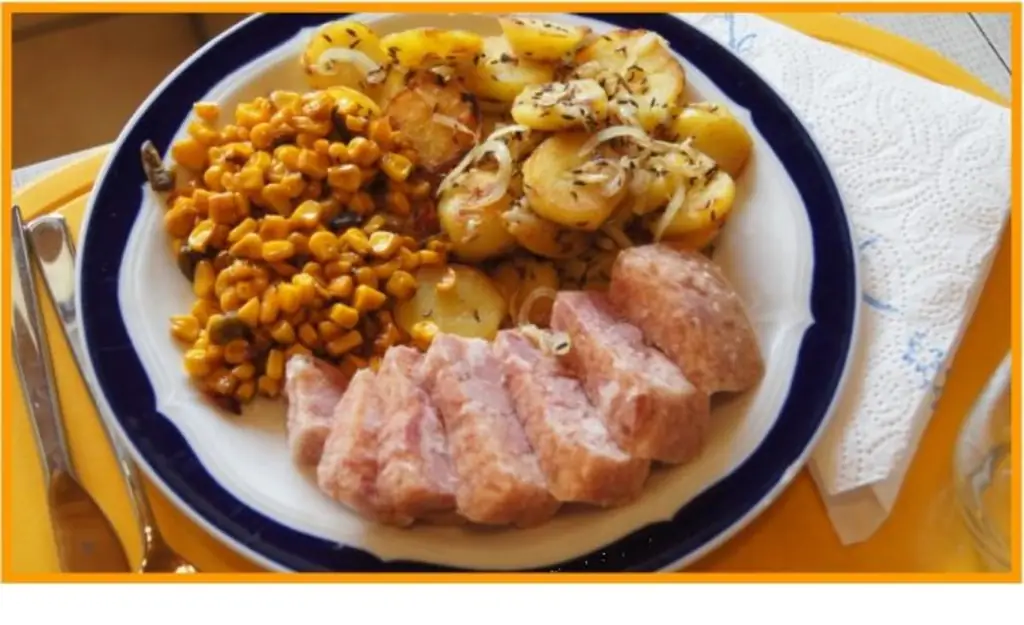 Жареный картофель с кукурузой и желе