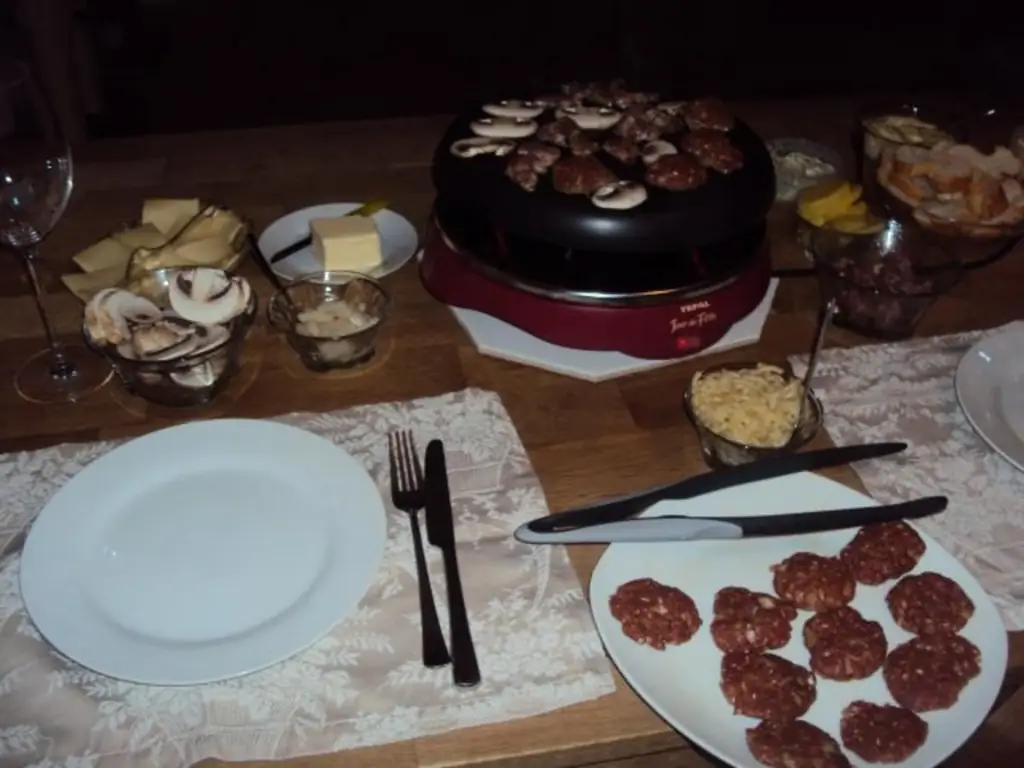 Раклет с бараниной и бараниной