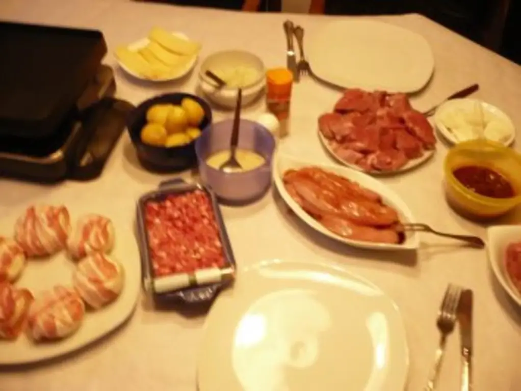 Раклет вкусная уютная зимняя еда