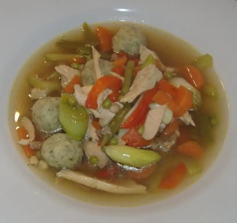 Свадебный суп с курицей и манными клецками