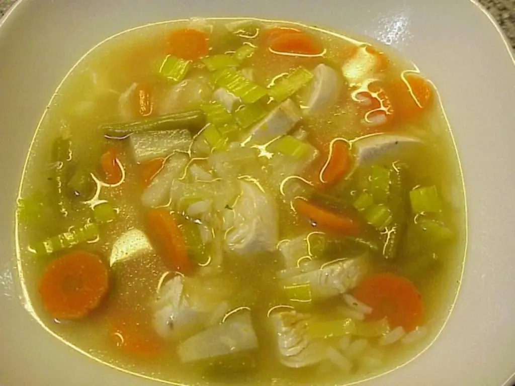 Быстрый куриный суп с рисом и овощами