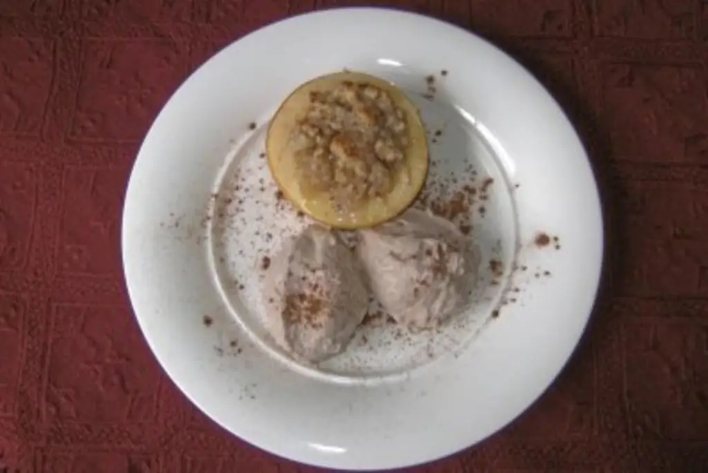 Зимнее яблоко с оттенком корицы
