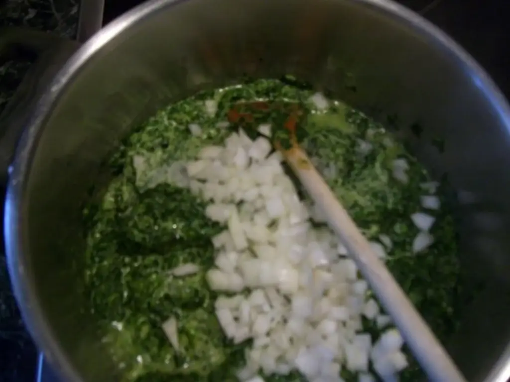 Жареный картофель + шпинат с яичницей