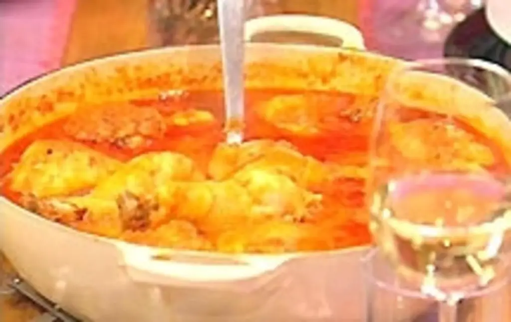 Курица тушеная с помидорами