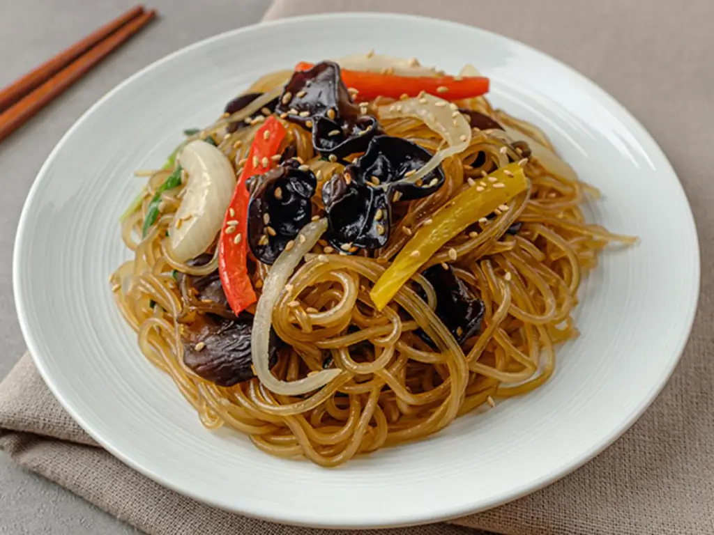 Japchae Корейская стеклянная лапша