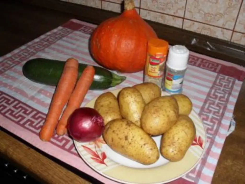 Тыквенные овощи с морковью, цукини и картофелем