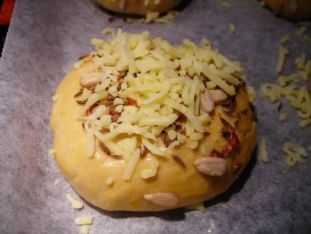 Рулет из полбы со злаками и сыром