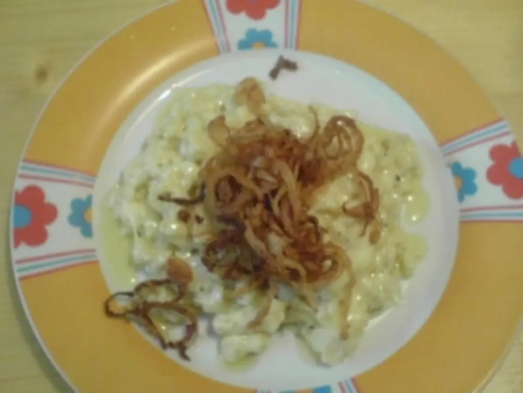 Сырный шпецле с жареным луком