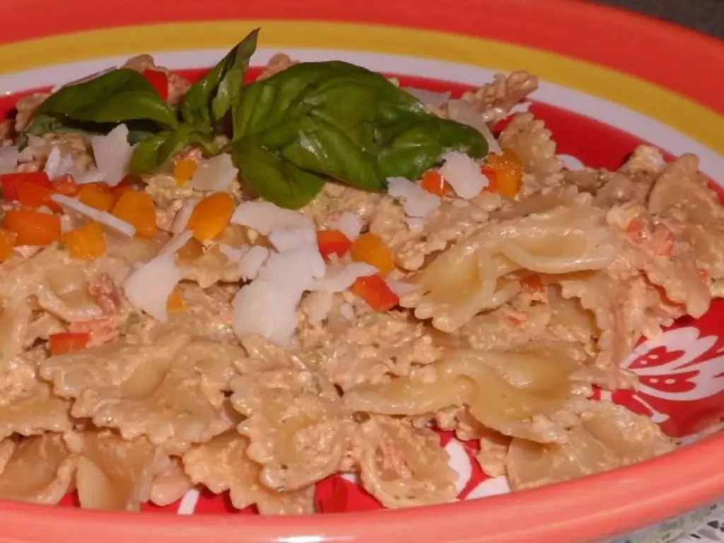 Паста кухня: Фарфалле с козьим сыром
