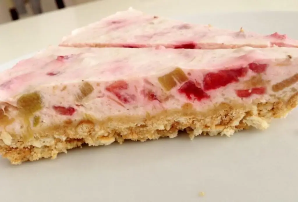 Крамбл торт с клубникой