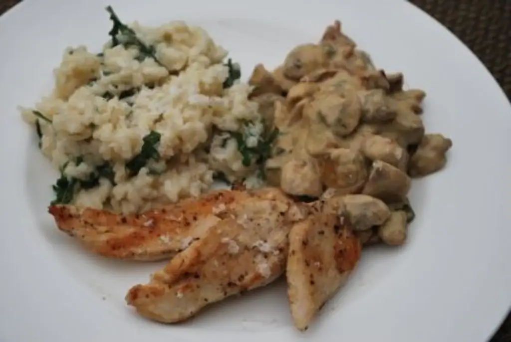 Полоски из куриной грудки с грибами