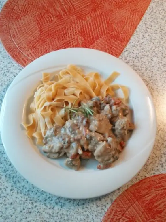 Рагу из куриной грудки с тальятелле