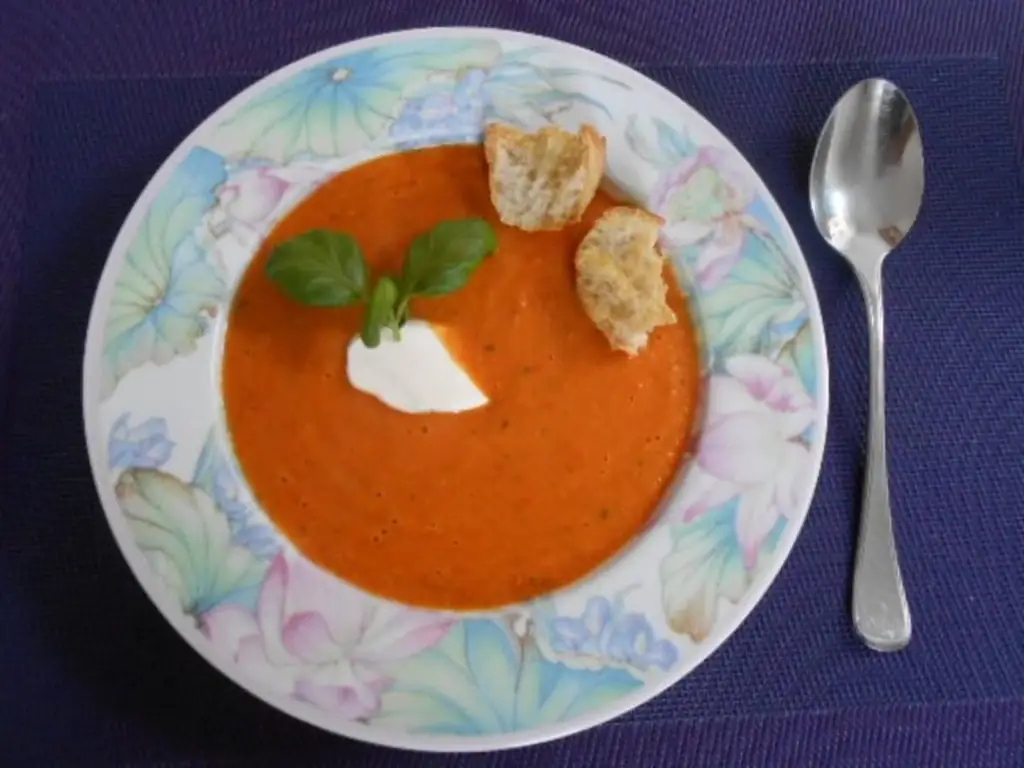 Томатный суп с домашними гренками