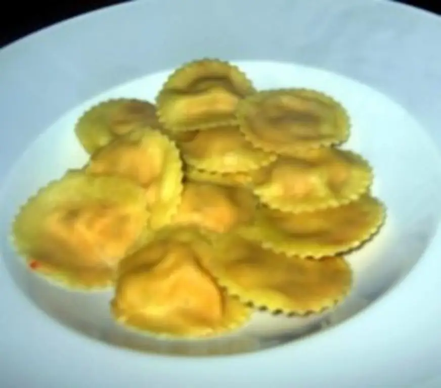 Равиоли с начинкой из копченого лосося