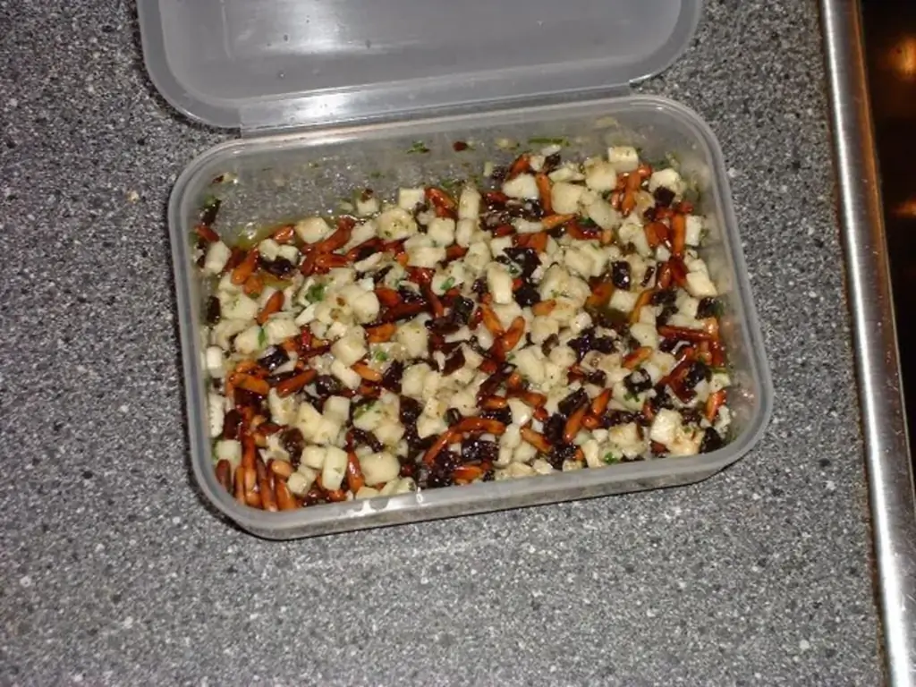 Салат из макарон с разницей