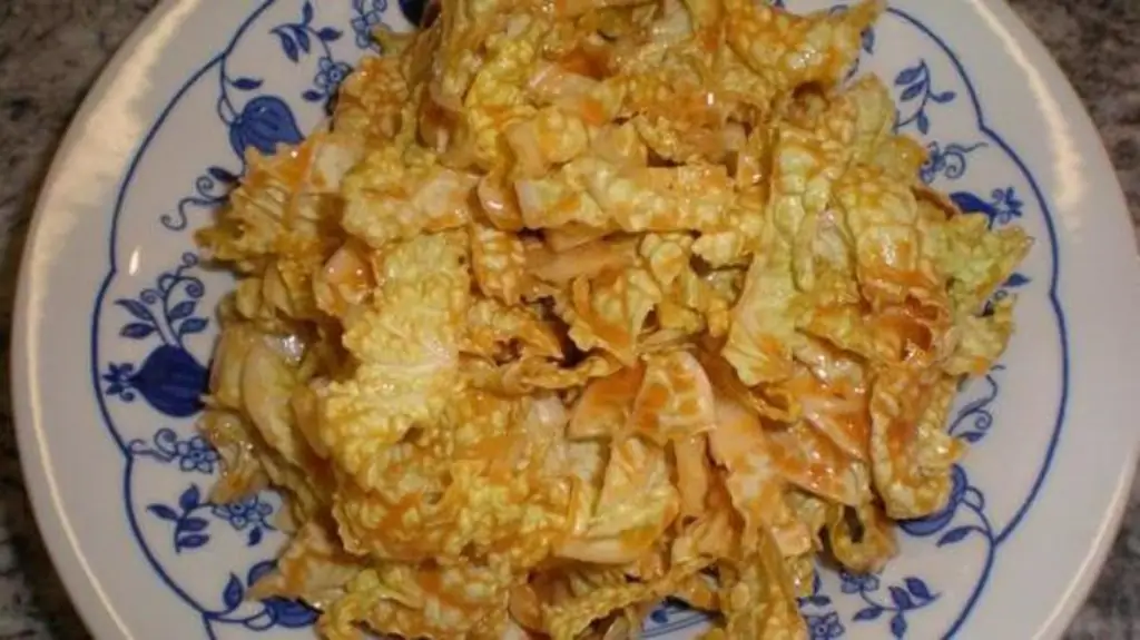 Салат из пекинской капусты простой и освежающий