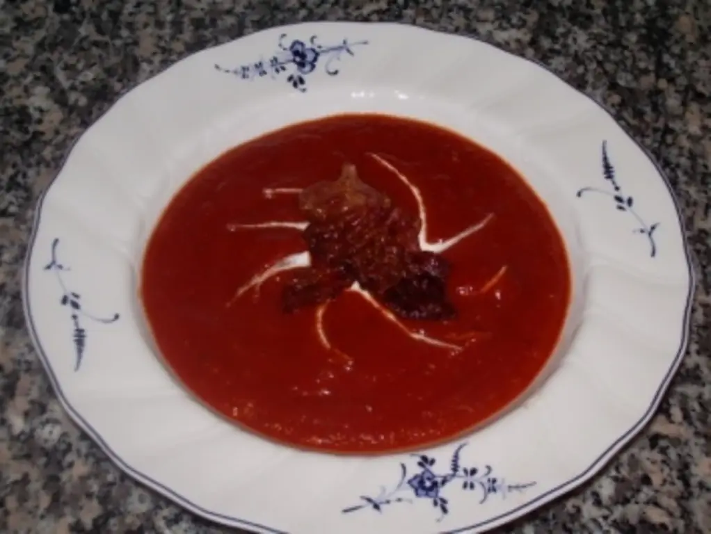 Томатный суп с беконом