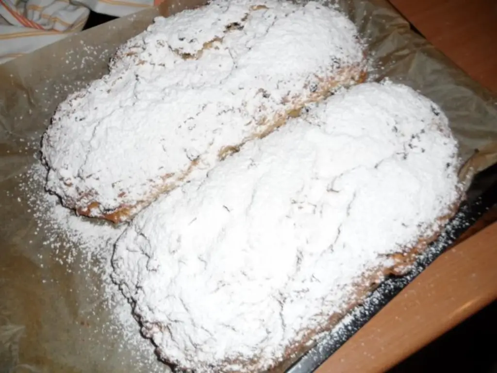 Штолен с мукой и дрожжами