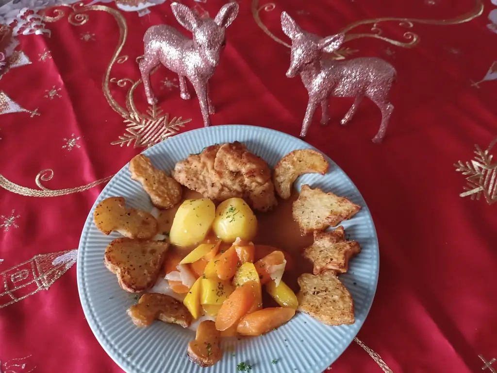Шницель с картофельным печеньем и морковью