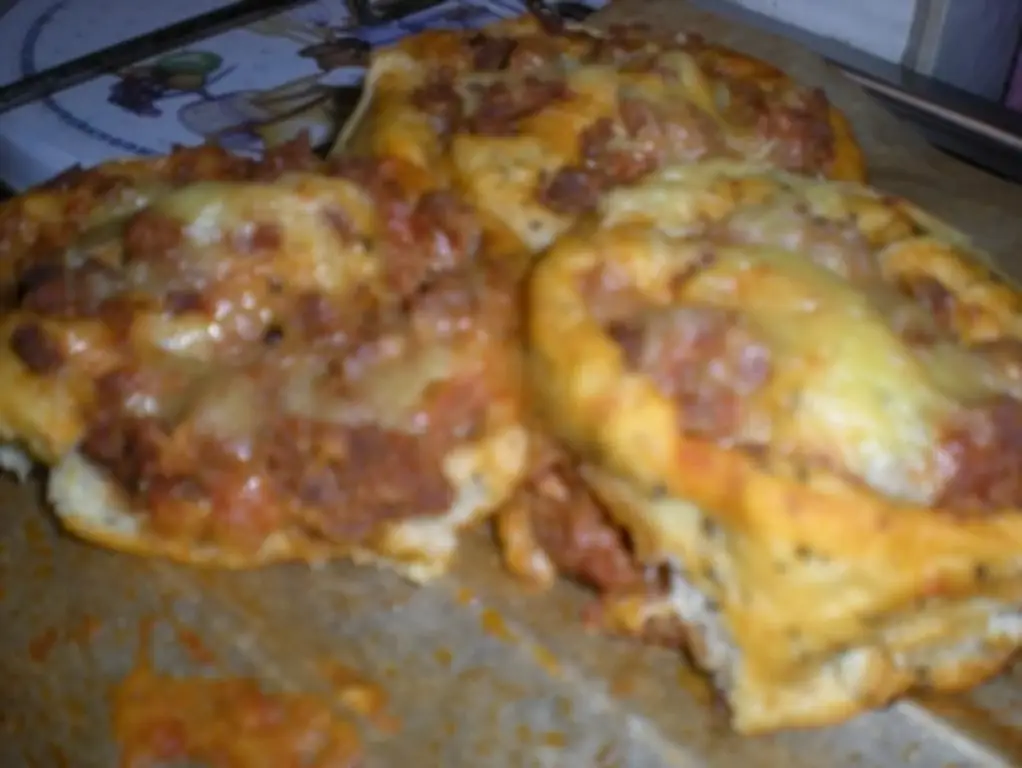 Рулочки для пиццы с мукой и водой, чуть теплые