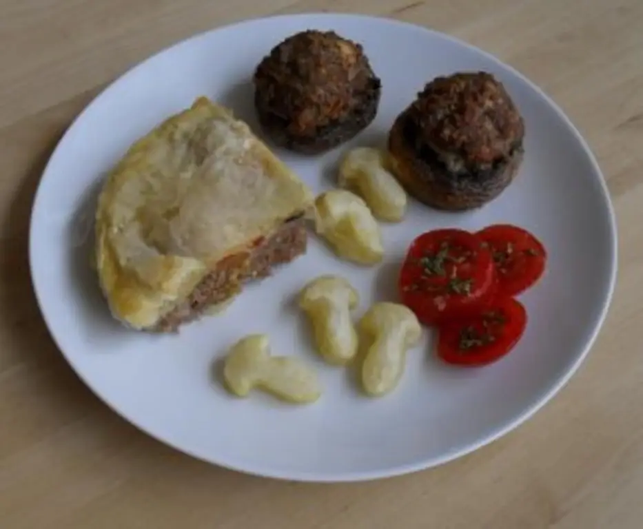 Пирог из фарша с замороженным