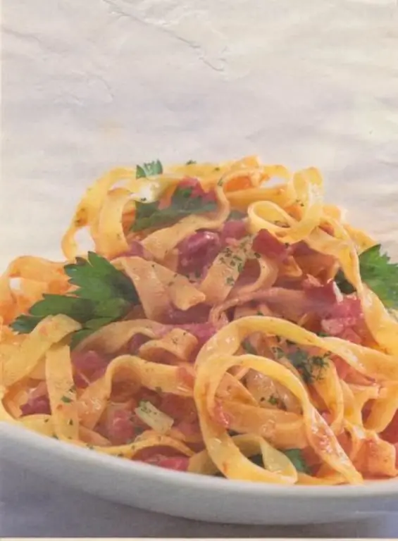 Паста с соусом из ветчины