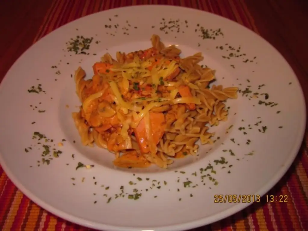 Паста соус с мясной колбасой