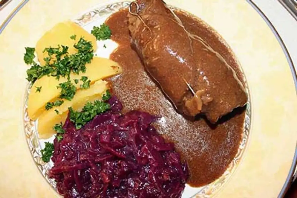Рулады с красной капустой и картофелем