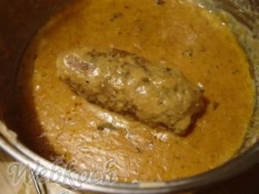 Говяжьи рулеты Говяжьи рулеты с маринованными огурцами