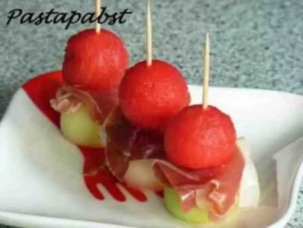 Дынный шашлык с пармской ветчиной