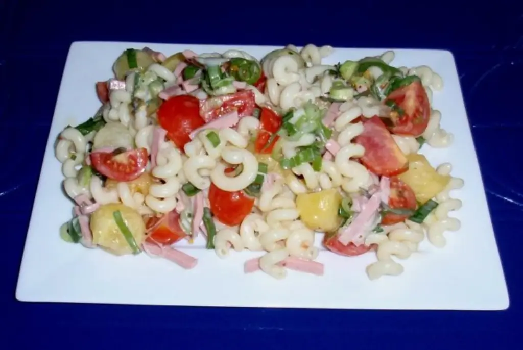 Фруктовый салат с макаронами а-ля Линда