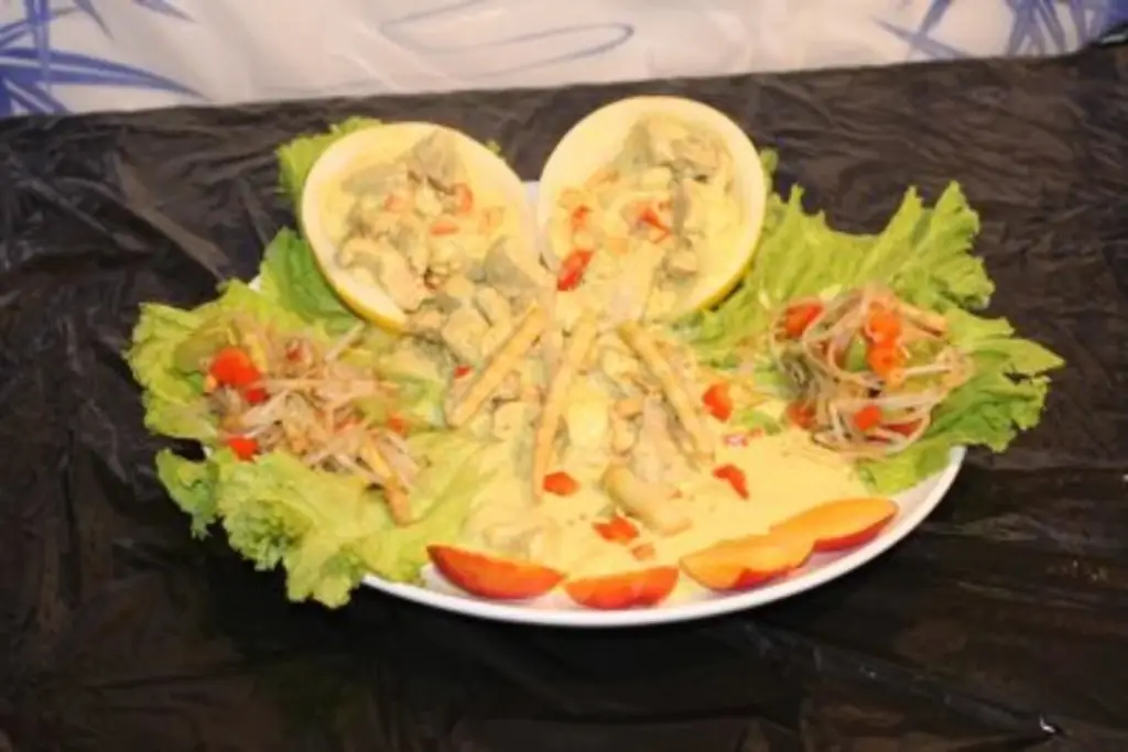 Каррилоин в дыне с жареными овощами