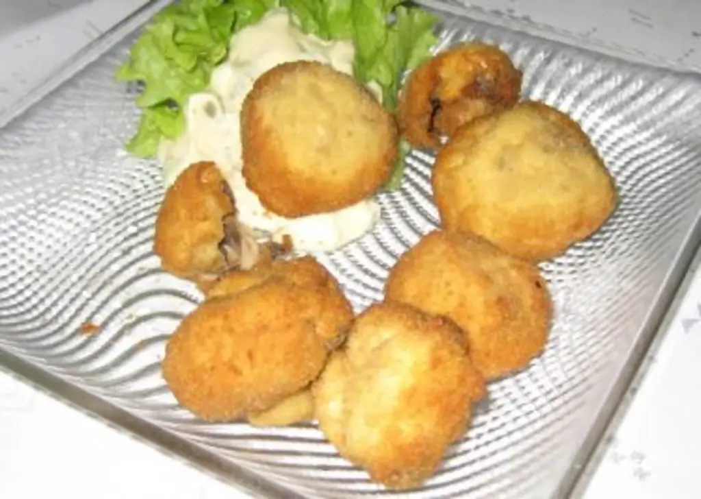 Запеченные грибы с соусом