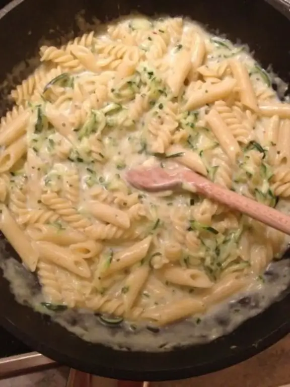 Фузилли с горгонзолой и цукини