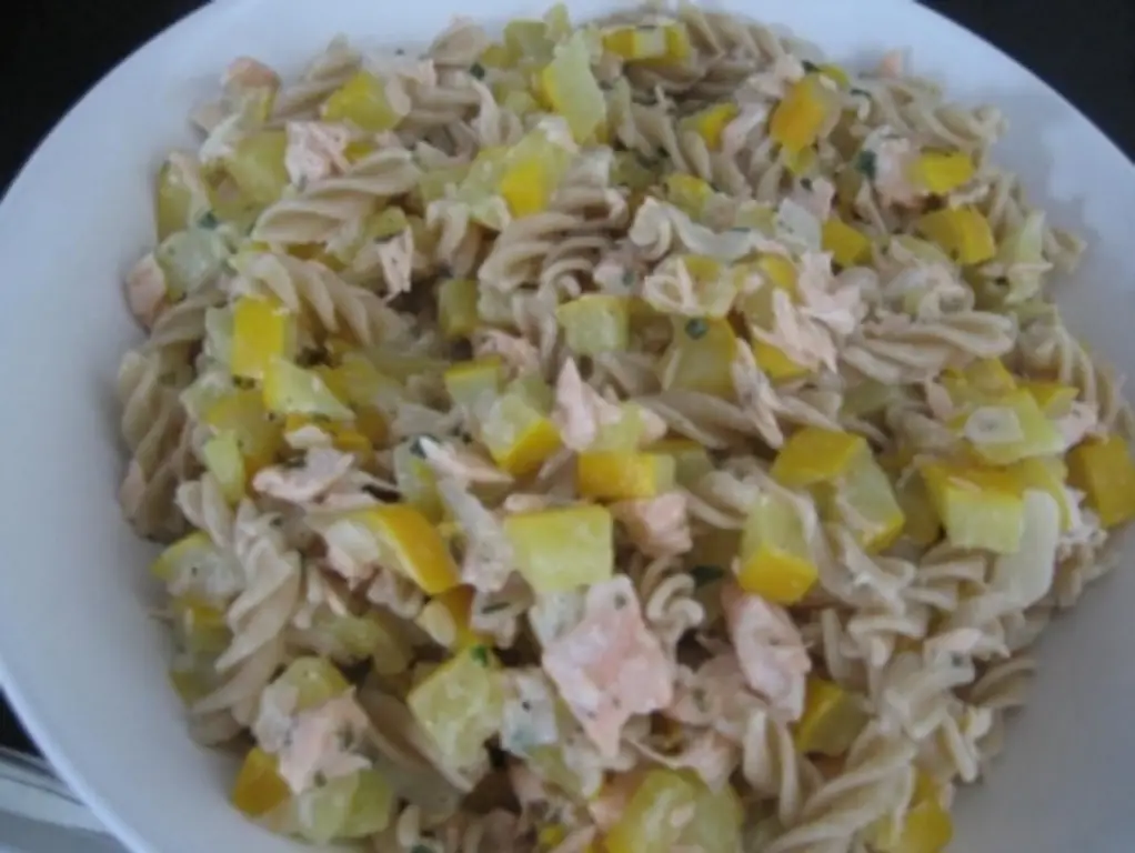 Лёгкая лапша из лосося с цукини