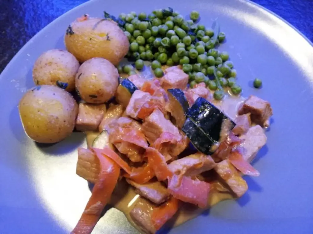 Steyrer Schweinepfandl с цукини и горохом в масле