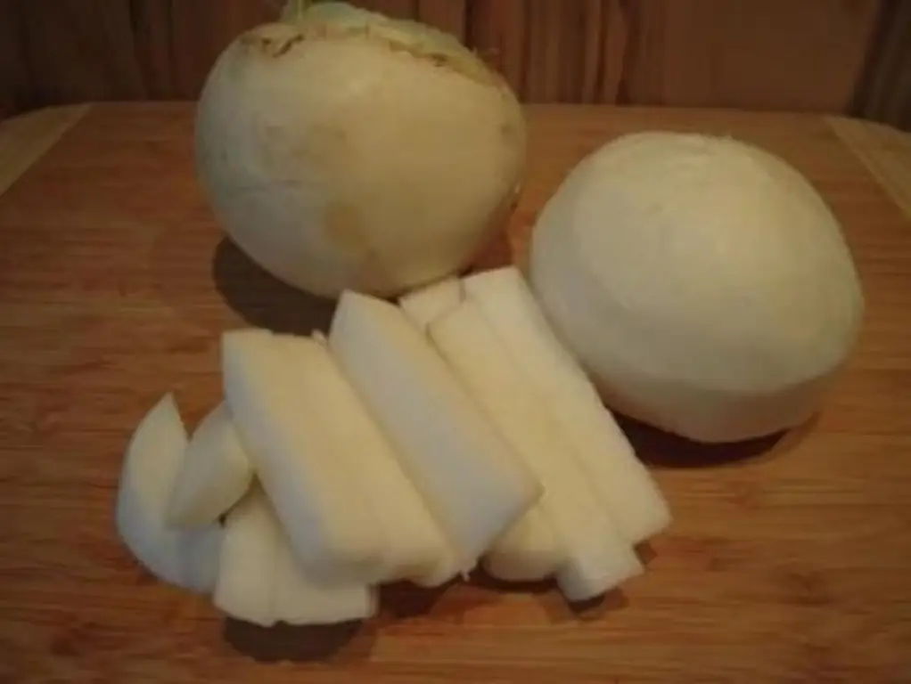 Овощи из редиски в панировке на шницеле и картофельных дольках